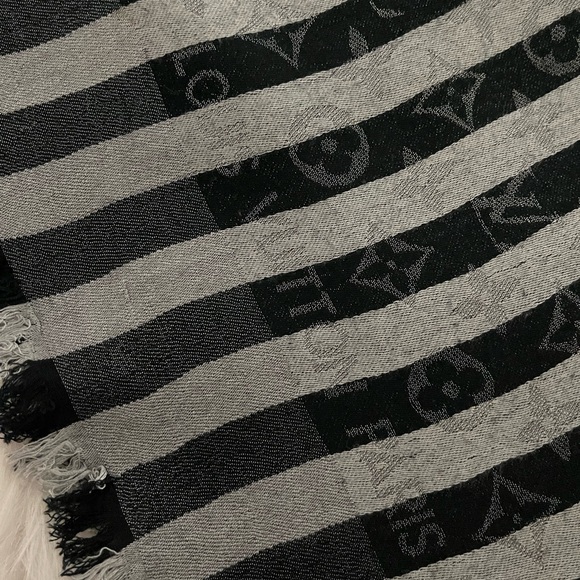 Louis Vuitton Monogram Striped Wrap/Shawl Scarf. - Picture 13 of 15